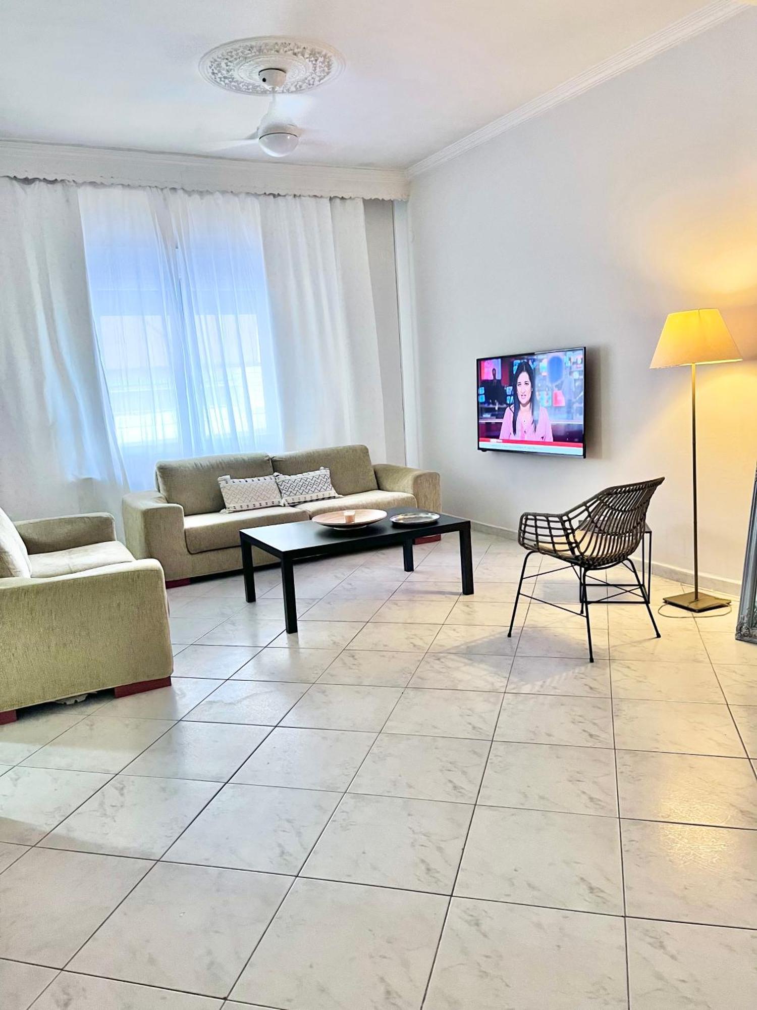 Central 7 - Stylish Apartment Komotini Esterno foto